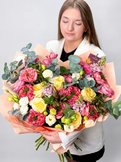 Рузанна от интернет-магазина цветов в 