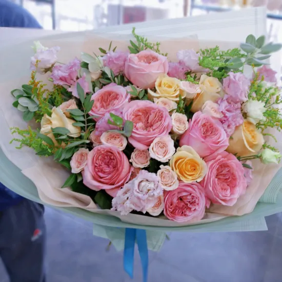 Рузанна от интернет-магазина цветов в 