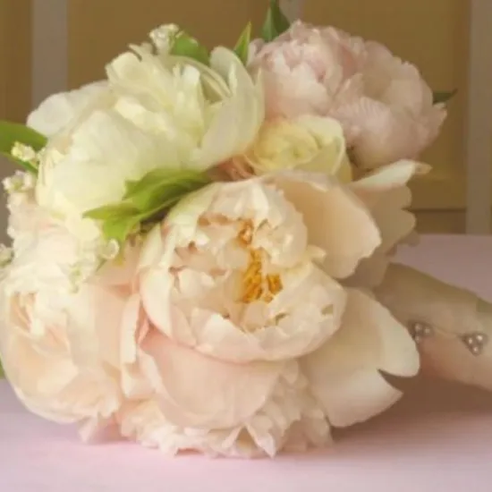 Мелани от интернет-магазина цветов в 