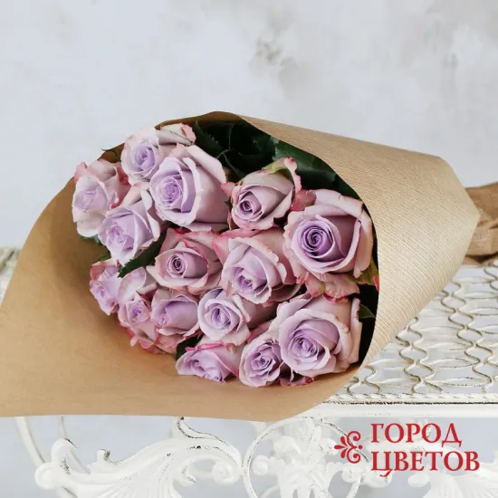 15 сиреневых роз в крафте от интернет-магазина цветов в 