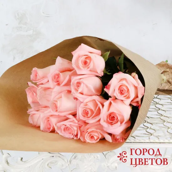 15 нежно-розовых роз в крафте от интернет-магазина цветов в 