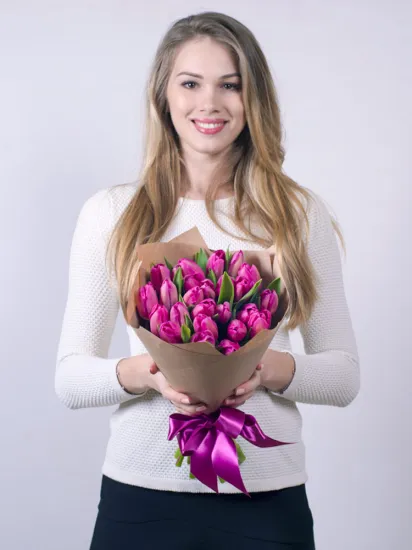 Розовый подарок от интернет-магазина цветов в 