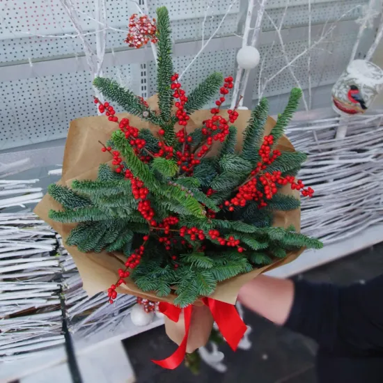 Еловый букет от интернет-магазина цветов в 