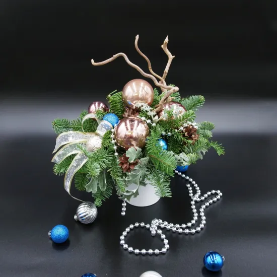 Новогодняя композиция 1 от интернет-магазина цветов в 