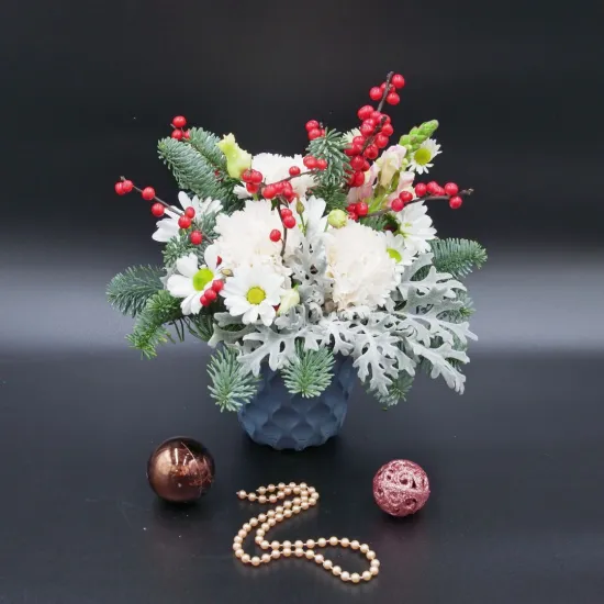 Новогодняя композиция 3 от интернет-магазина цветов в 